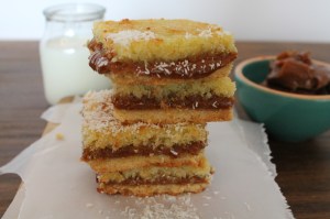 Cuadrado de dulce de leche y coco